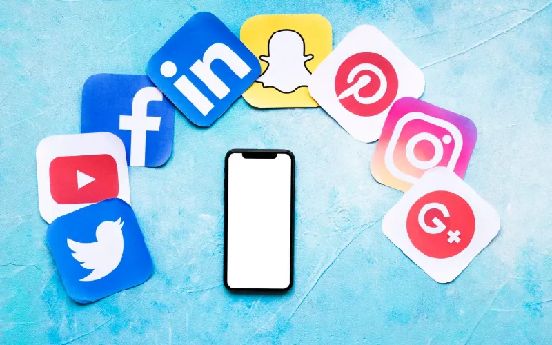 Social media marketing services creating EEAT-backed content calendars for LinkedIn and Instagram
